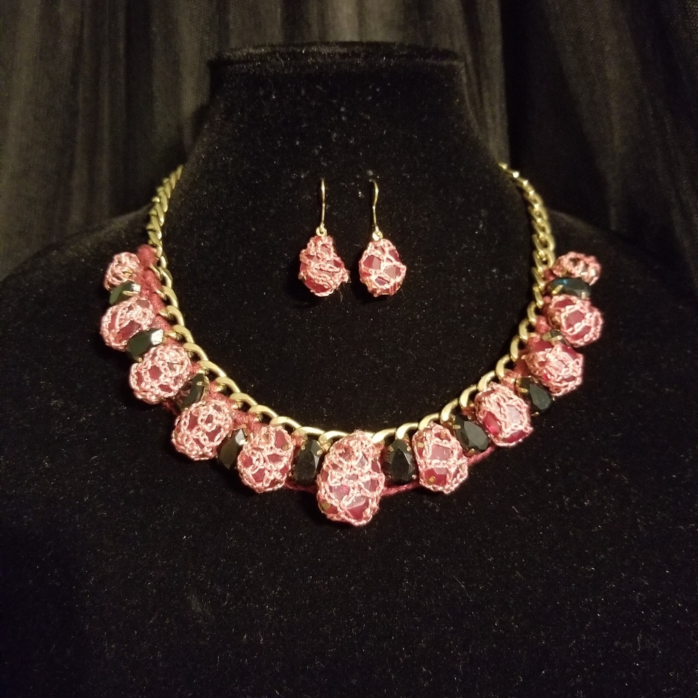 Crochet Beaded Collar Necklace Set Red Black Beads Delicate Pink Crochet Casing